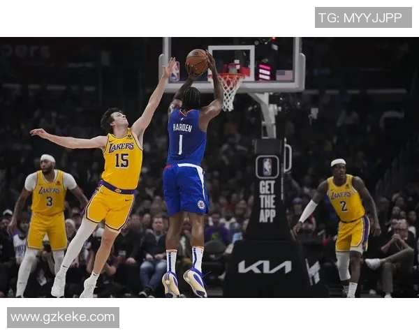 热火大胜湖人，莱昂纳德全场砍下35分17篮板，赛场精彩回顾